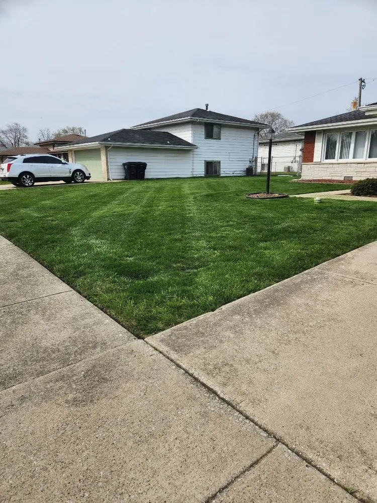 Custom landscape installation experts serving Calumet City, IL - Roas Lawn Maintenance