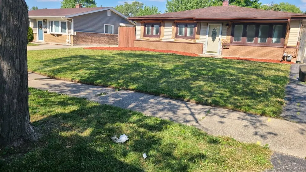 Professional garden landscaping in Calumet City, IL - Roas Lawn Maintenance