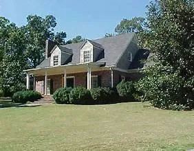 Professional lawn care service experts serving Clarksville, TN - Robbie Woods Lawn Cutting