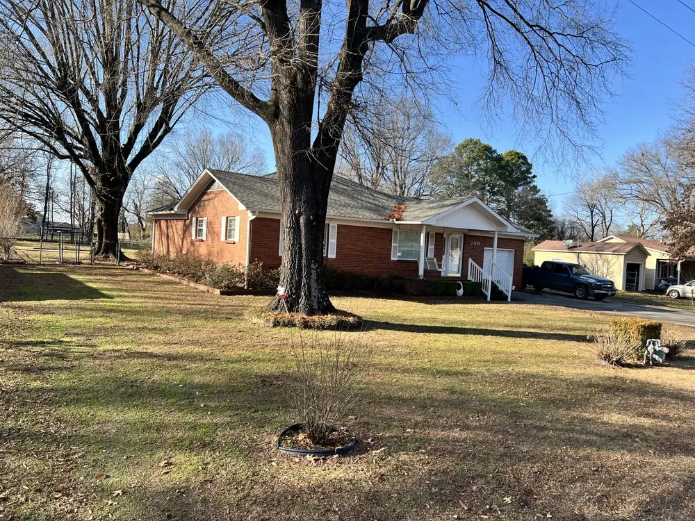 Top-rated residential landscaping experts serving Fort Smith, AR - Robbins Lawn Care Services