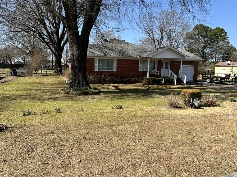 Expert lawn mowing service in Fort Smith, AR by Robbins Lawn Care Services