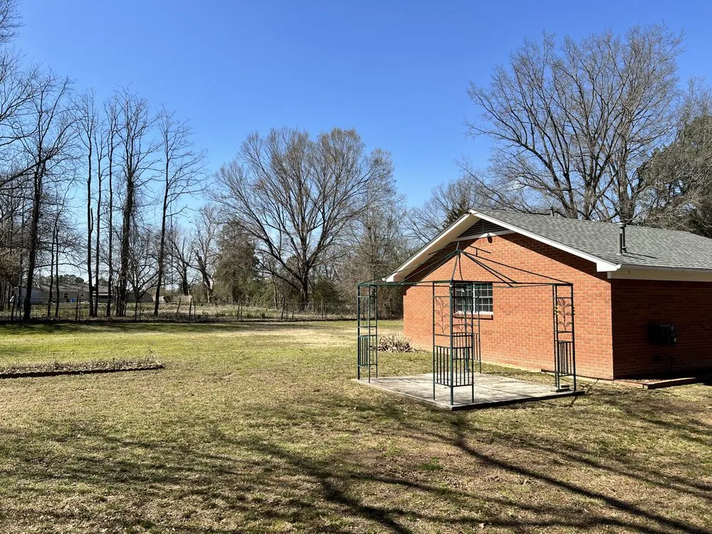 Trusted yard maintenance for homes in Fort Smith, AR by Robbins Lawn Care Services