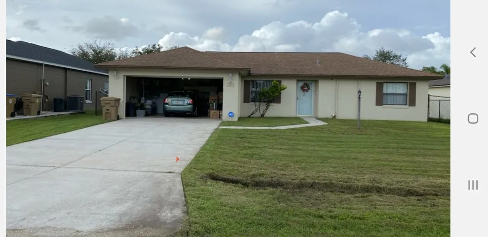 Expert lawn mowing service in Kissimmee, FL - Robert & Canito's Landscaping