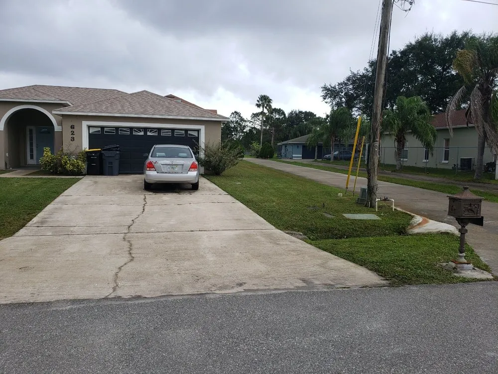 Professional outdoor landscaping experts serving Kissimmee, FL - Robert & Canito's Landscaping