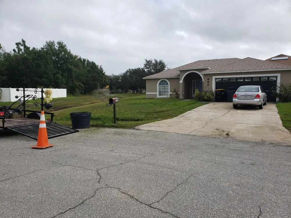 Custom lawn mowing service experts serving Kissimmee, FL - Robert & Canito's Landscaping