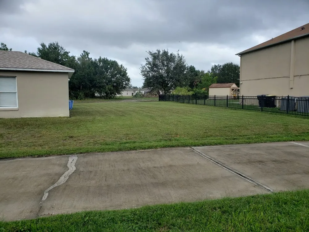 Expert outdoor landscaping in Kissimmee, FL by Robert & Canito's Landscaping