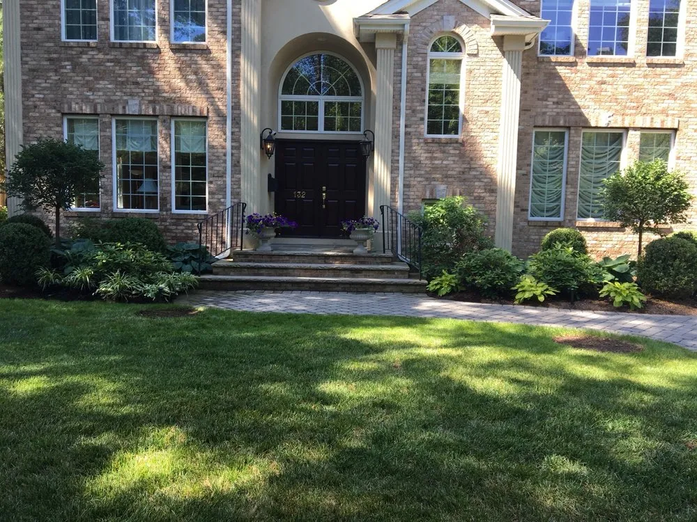 Professional lawn care service experts serving Closter, NJ - Robert Bradley Landscaping