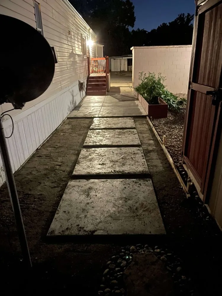 Custom lawn care service in Aurora, CO by Roberto De Leon Contractor