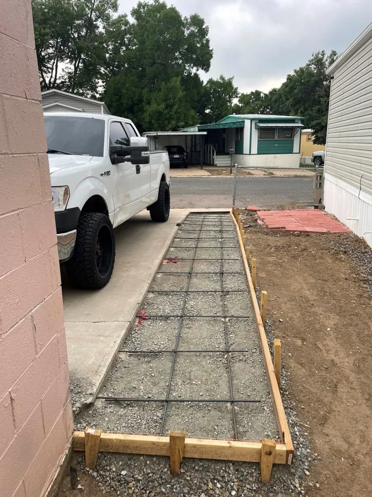 Affordable lawn mowing service in Aurora, CO by Roberto De Leon Contractor