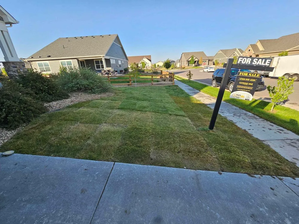 Top-rated yard maintenance for residential properties in Broomfield, CO by Roberto Landscaping