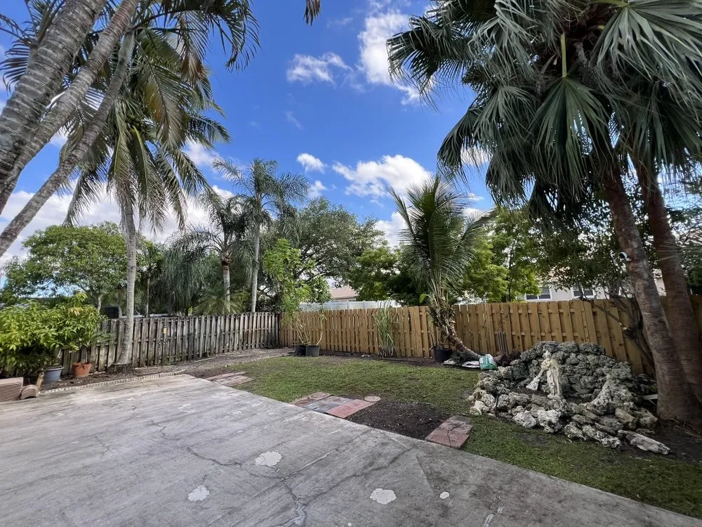 Local yard maintenance experts serving Richmond West, FL - Roberto's Landscape & Maintenance