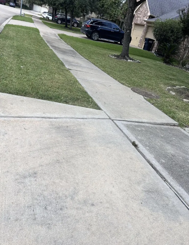 Affordable residential landscaping for homes across Rosenberg, TX - Roberto’s Lawn & Property Services