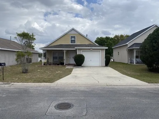 Roberto’s Lawn Service Logo