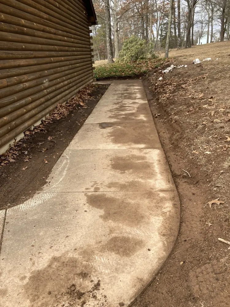 Custom yard cleanup service experts serving Berkeley Springs, WV - Robert’s 1st Class Home Services