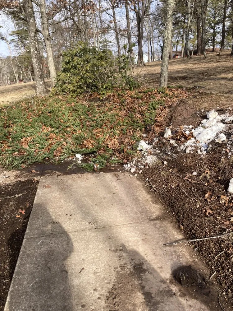 Top-rated garden landscaping in Berkeley Springs, WV by Robert’s 1st Class Home Services