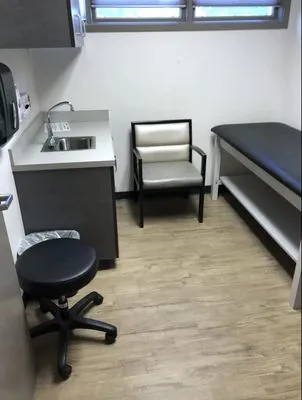 Roberts Cleaning Service Logo