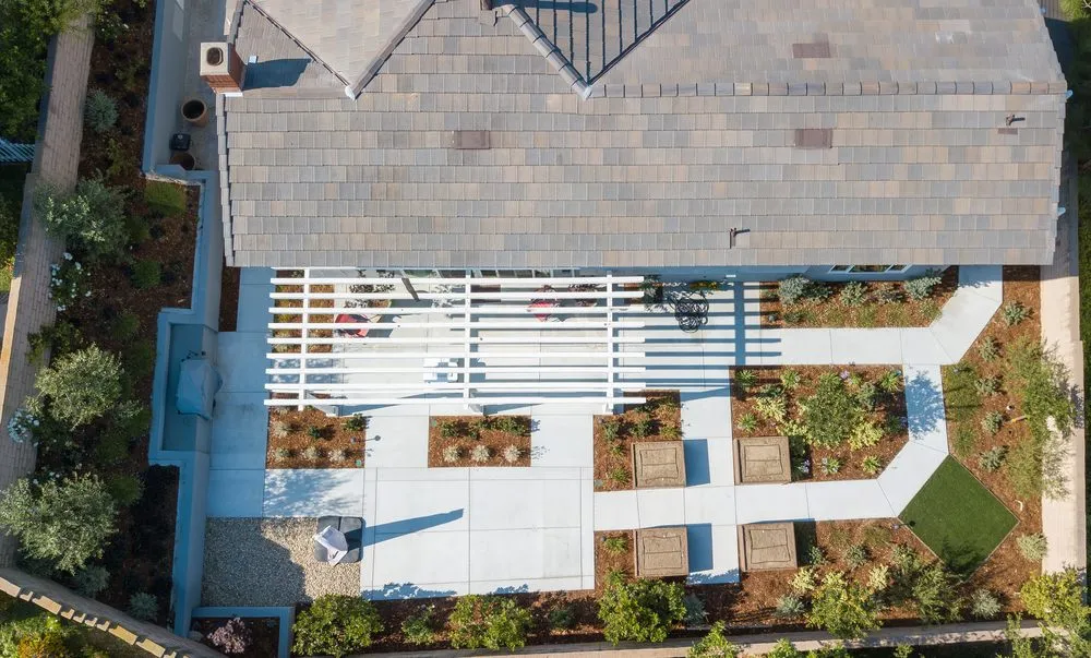 Affordable garden landscaping experts serving Whittier, CA - Robert's Complete Care