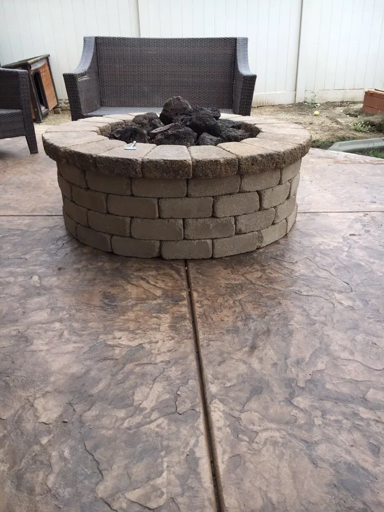 Custom lawn care service for homes across Lake Elsinore, CA - Robert's Custom Landscape