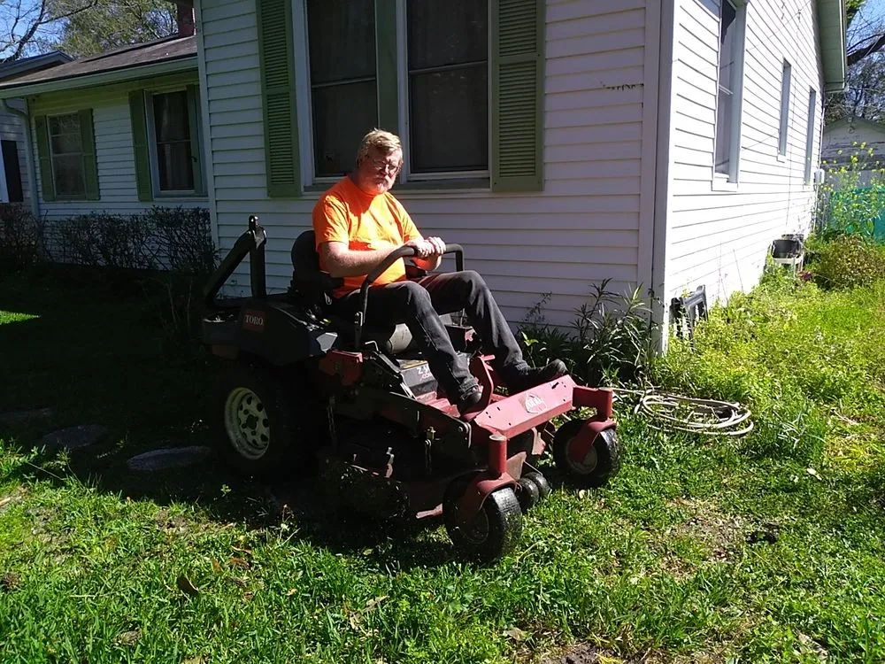 Custom yard maintenance experts serving Jacksonville, FL - Roberts Cutting Edge