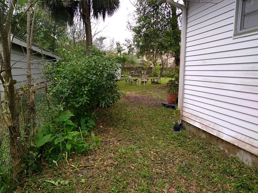 Reliable outdoor landscaping experts serving Jacksonville, FL - Roberts Cutting Edge