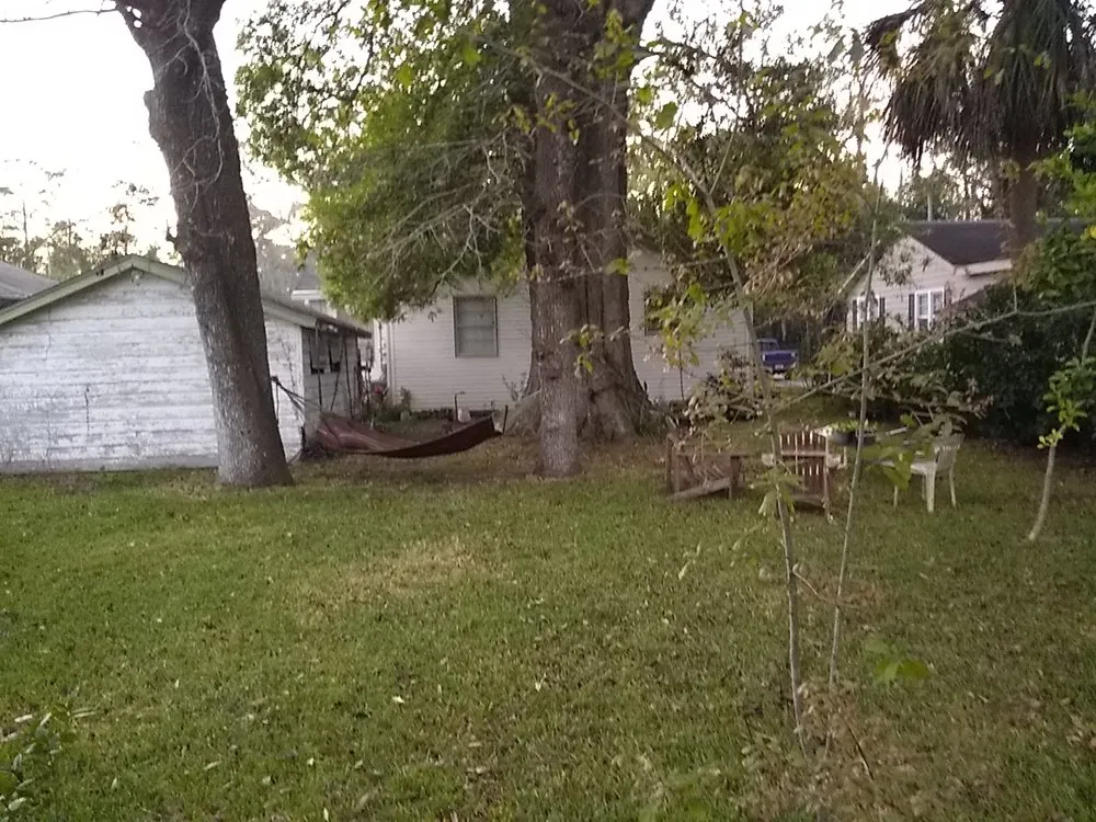 Reliable garden landscaping experts serving Jacksonville, FL - Roberts Cutting Edge