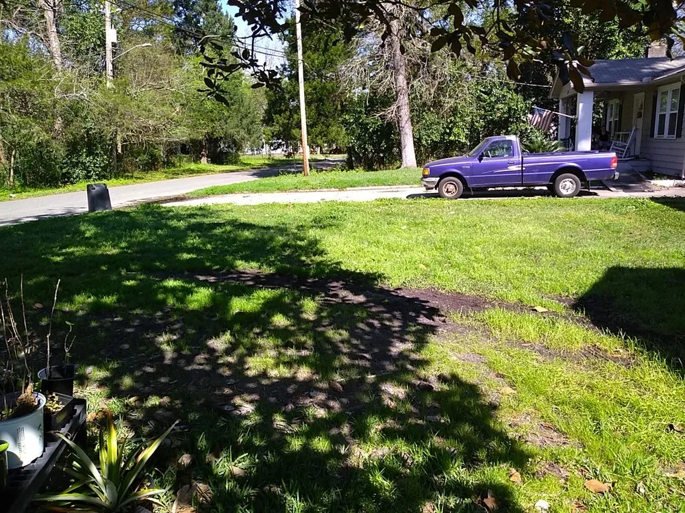 Custom yard maintenance in Jacksonville, FL - Roberts Cutting Edge
