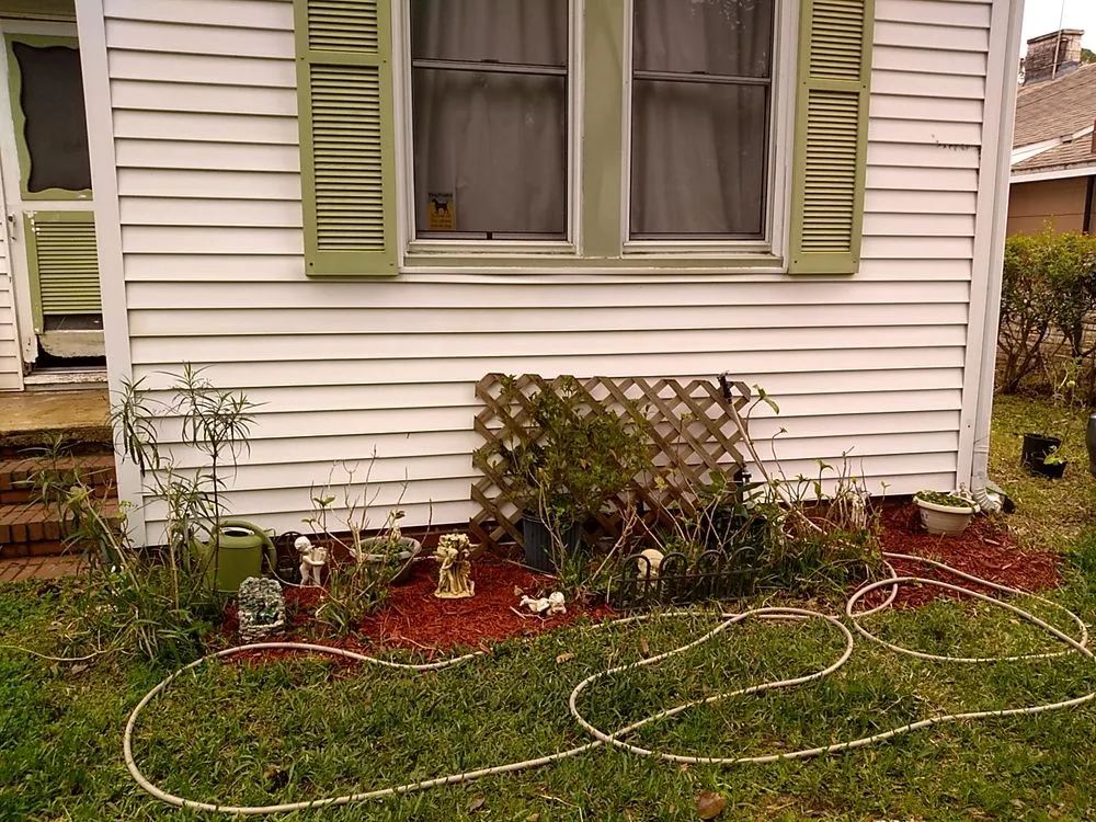 Professional lawn mowing service in Jacksonville, FL - Roberts Cutting Edge