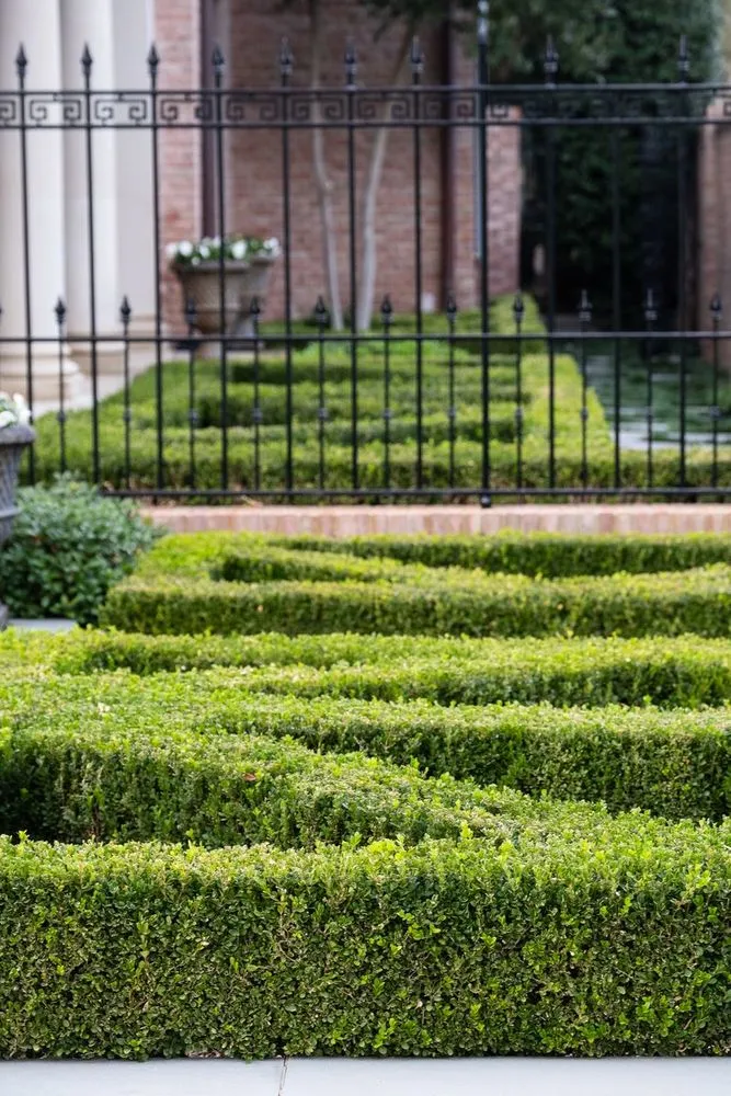 Custom lawn mowing service near you in Dallas, TX by Roberts Landscape