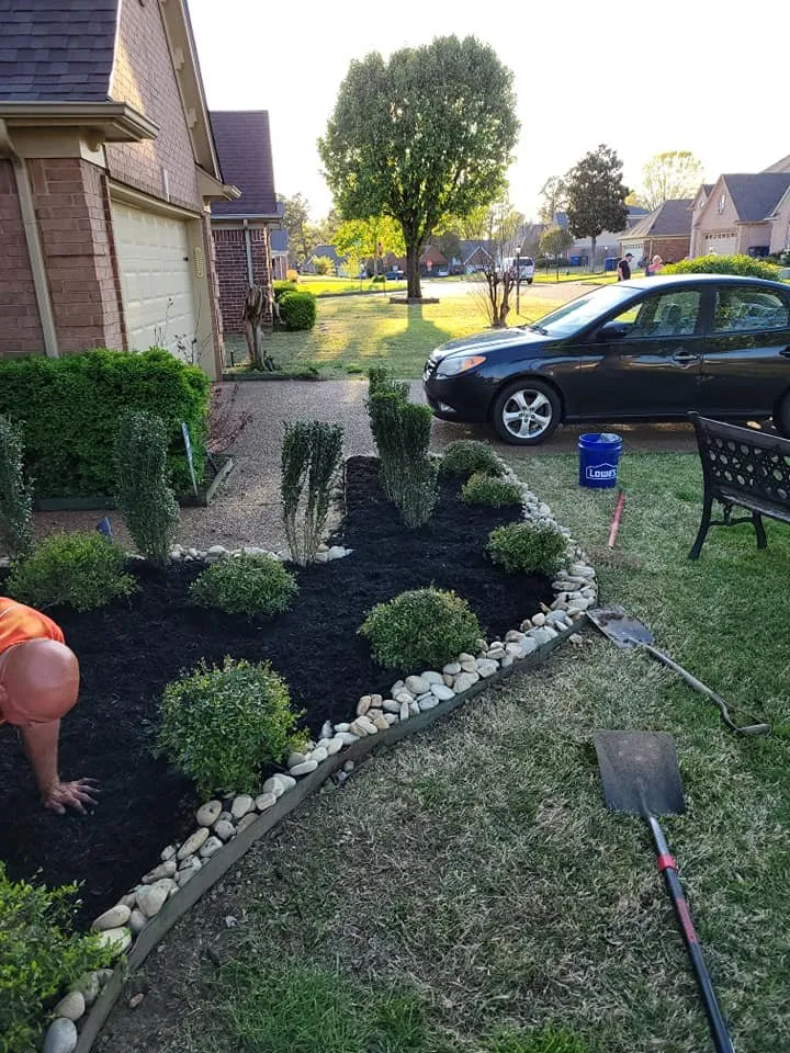 Expert outdoor landscaping experts serving Memphis, TN - Robert's Landscaping & Design