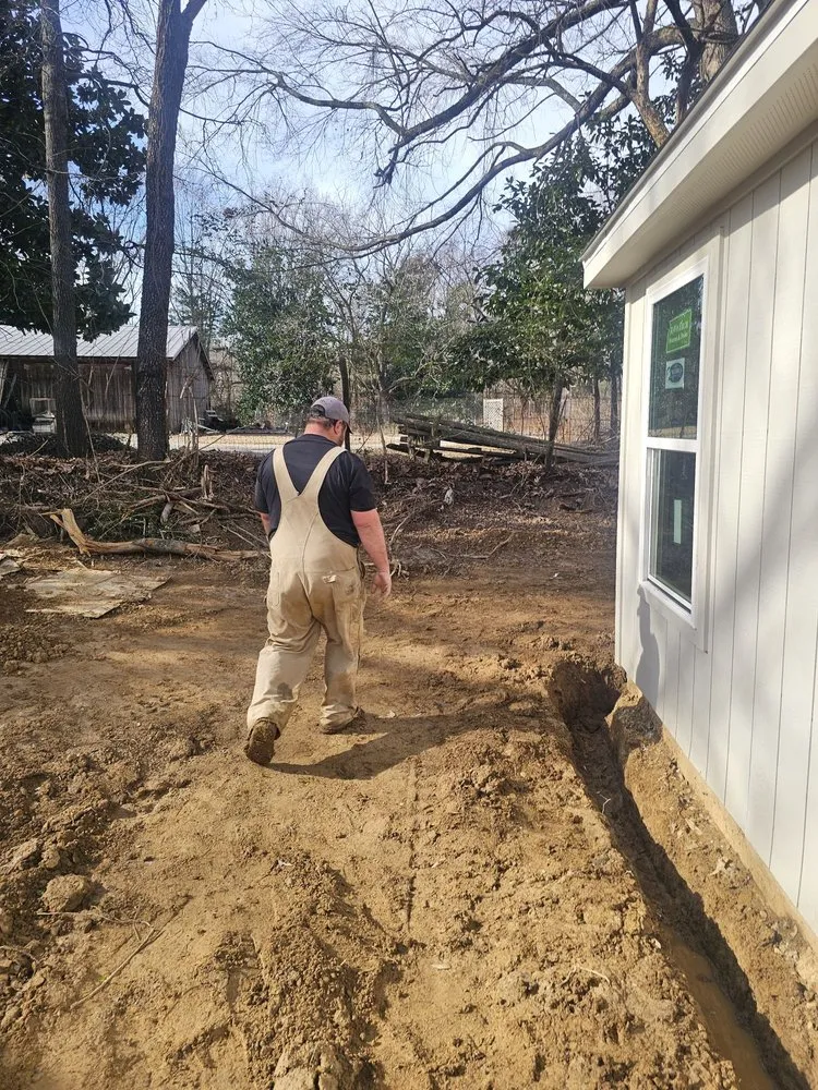 Professional yard maintenance experts serving Memphis, TN - Robert's Landscaping & Design