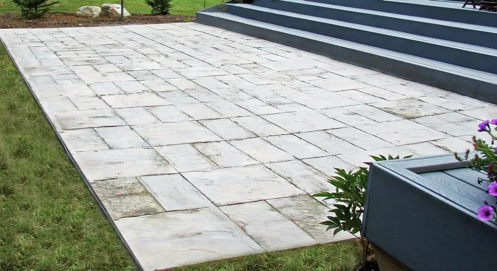 Professional landscaping services experts serving Tallmadge, OH - Roberts Landscaping & Lawncare