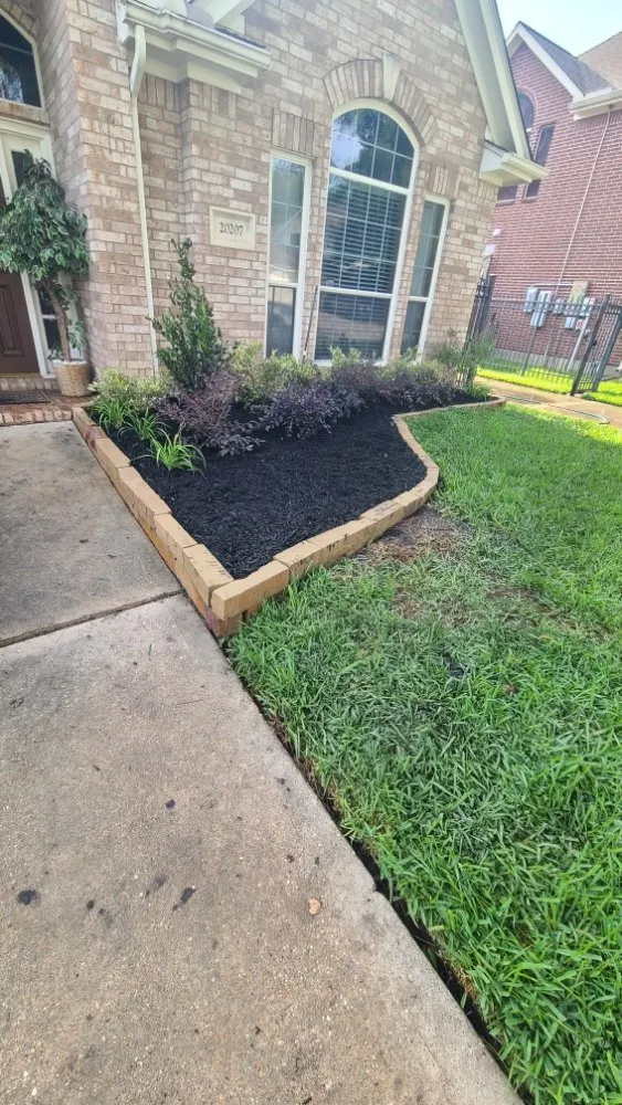 Custom lawn mowing service experts serving Cypress, TX - Roberts Landscaping