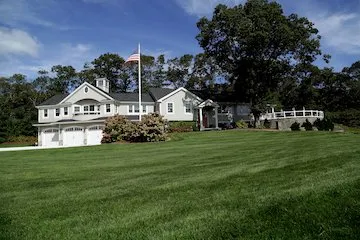 Affordable garden landscaping experts serving Hyannis, MA - Robert's Landscaping