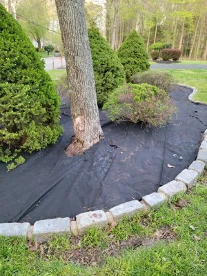 Robert's Landscaping Logo