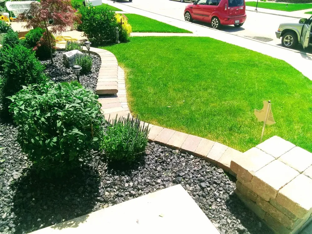 Local garden landscaping in Chicago, IL - Robert's Lawn Care