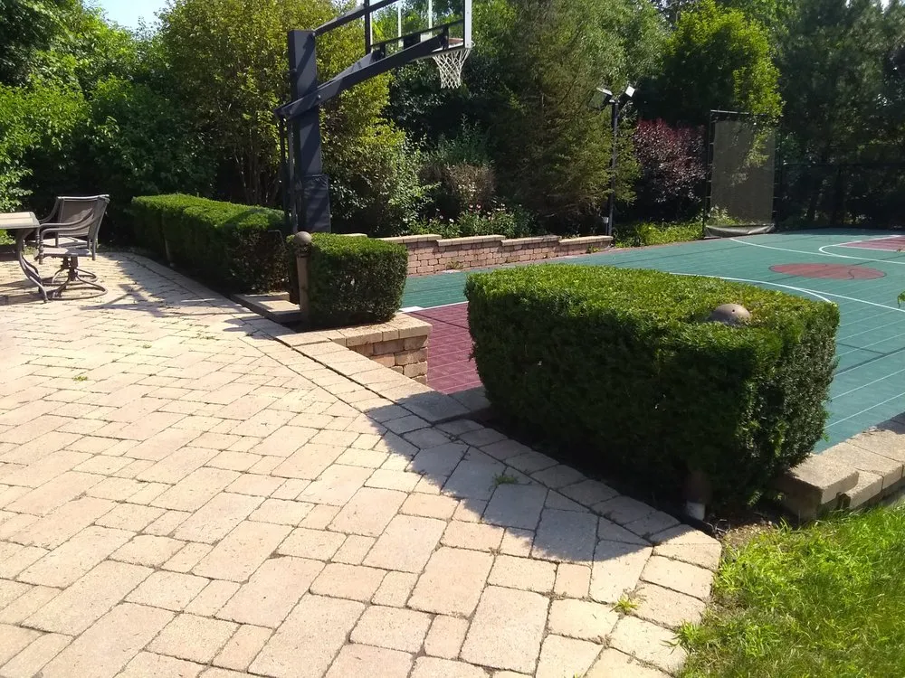 Affordable landscape installation for residential properties across Chicago, IL - Robert's Lawn Care