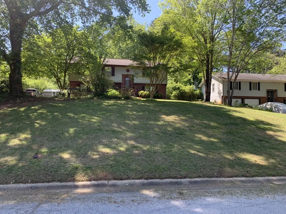 Custom yard maintenance in Stone Mountain, GA - Roberts Lawn Service