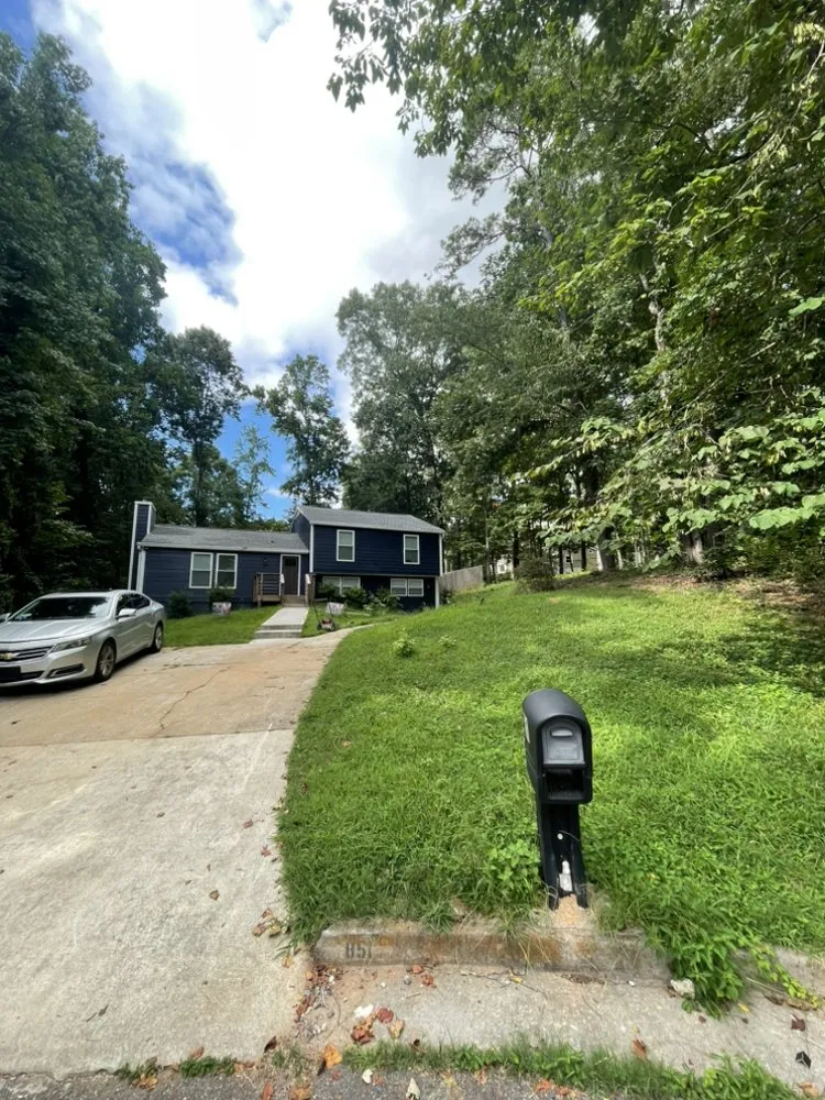 Reliable yard cleanup service experts serving Stone Mountain, GA - Roberts Lawn Service