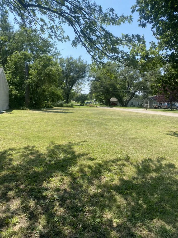 Top-rated lawn mowing service for year-round maintenance across Topeka, KS - Robert’s Mowing