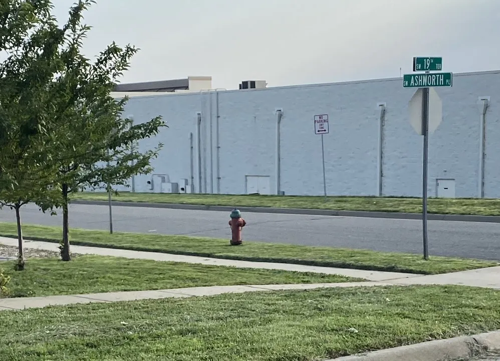 Top-rated yard maintenance in Topeka, KS by Robert’s Mowing