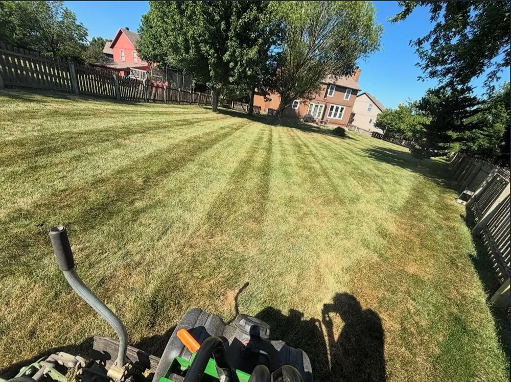 Reliable landscaping services in Lee's Summit, MO by Roberts Razor Cuts