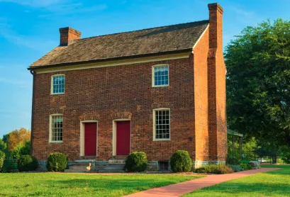 Expert lawn mowing service experts serving Nashville, TN - Robert’s Touch Landscaping Service