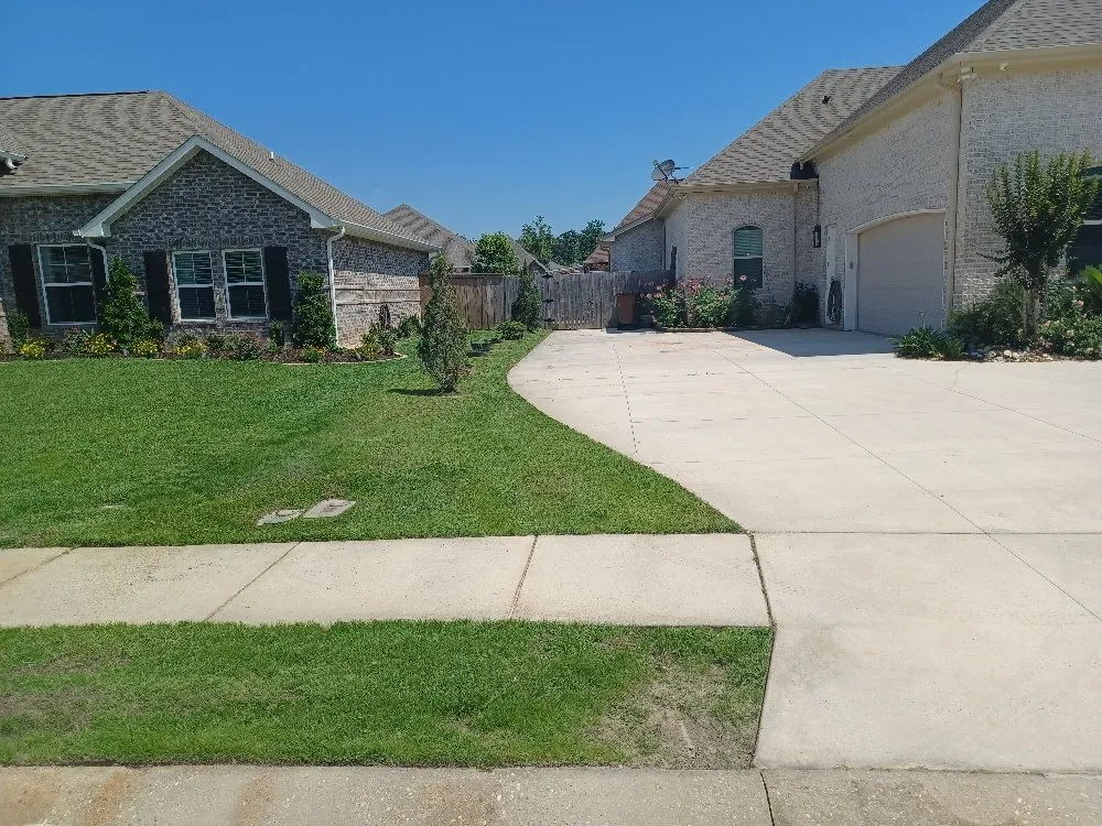 Professional yard cleanup service with custom design in Ocean Springs, MS by Robertson Lawn Care