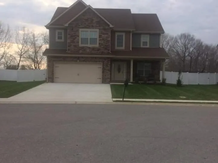 Professional landscaping services experts serving Clarksville, TN - Robertson Lawns and Renovations