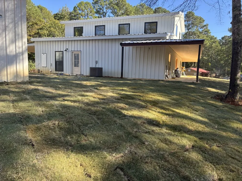 Professional garden landscaping with custom design in New Albany, MS by Robertson’s Lawn & Landscaping