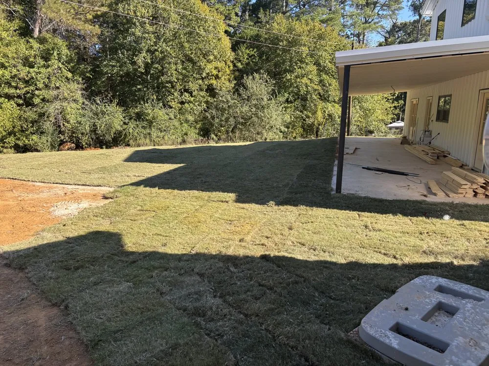 Custom residential landscaping with custom design in New Albany, MS by Robertson’s Lawn & Landscaping