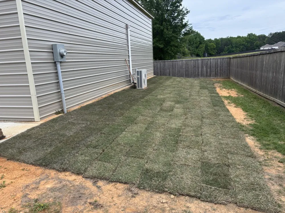 Custom residential landscaping for homes in New Albany, MS by Robertson’s Lawn & Landscaping