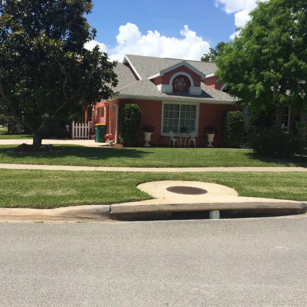 Affordable yard cleanup service experts serving Melbourne, FL - Robertson's Lawn Care