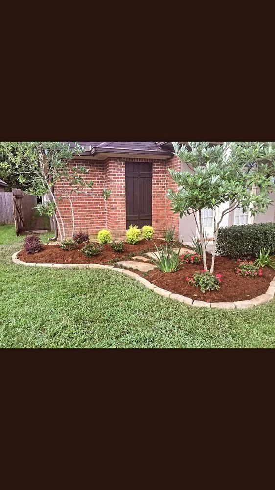Custom outdoor landscaping experts serving Lafayette, LA - Robin's Landscaping & Irrigation