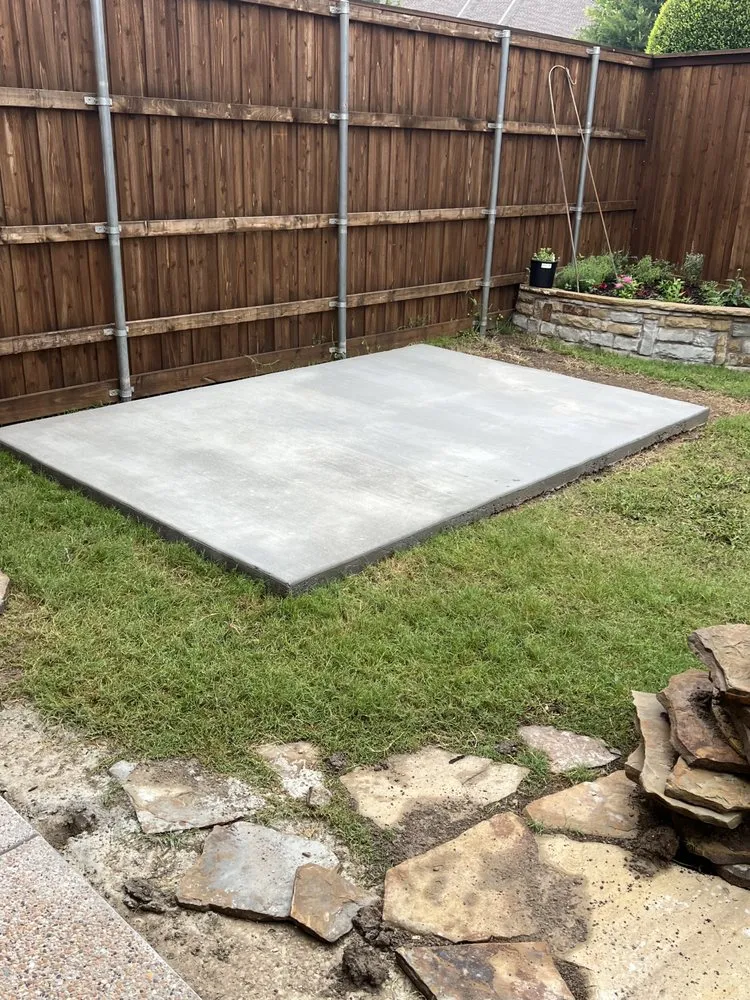 Professional garden landscaping with custom design in Plano, TX by Robinson Construction and Landscaping